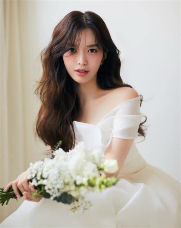 互联网股票配资 韩女星林到婲与不知名演员宋义焕大婚，AOA仅3成员到场